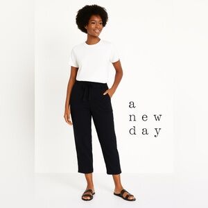 A New Day Women's Black Cropped Pants